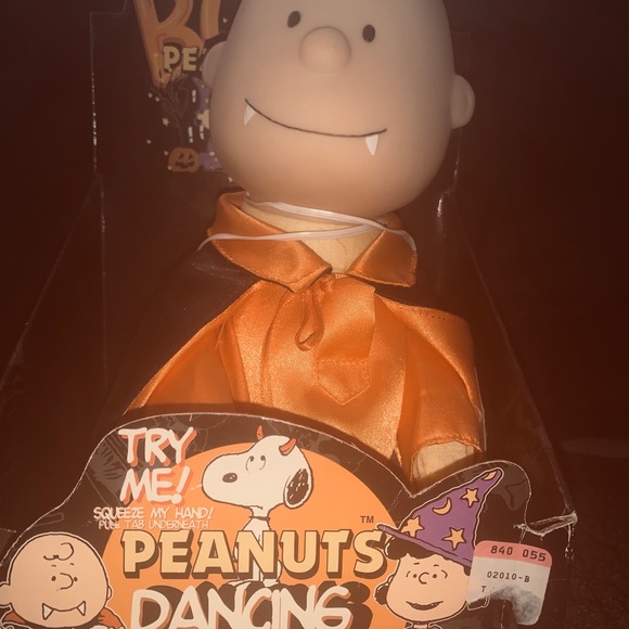 ⬇️PRICE DROP $$👻 Boo Peanuts Dancing Crew 👻 3yr+ - Picture 3 of 5